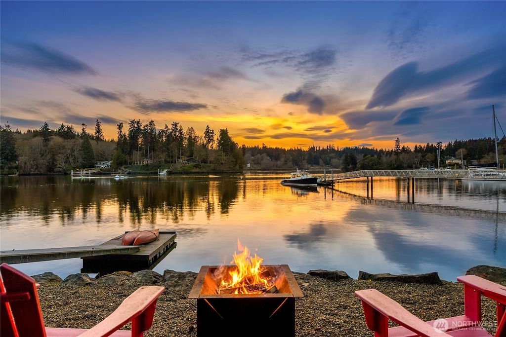 Photo of 399 Lovell Avenue SW, Bainbridge Island, WA 98110 (MLS # 2504238)