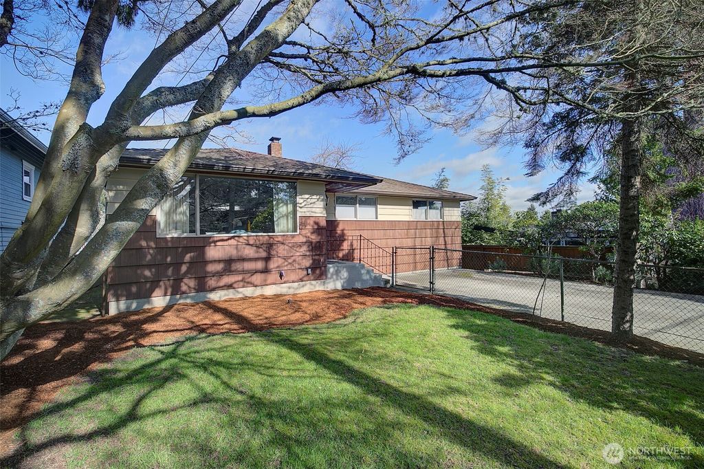 Photo of 5112 SW Charlestown Street, Seattle, WA 98116 (MLS # 2345376)