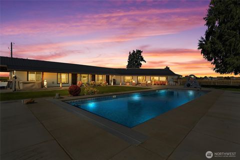 Photo of 8708 Road K Road NE, Moses Lake, WA 98837 (MLS # 2386446)