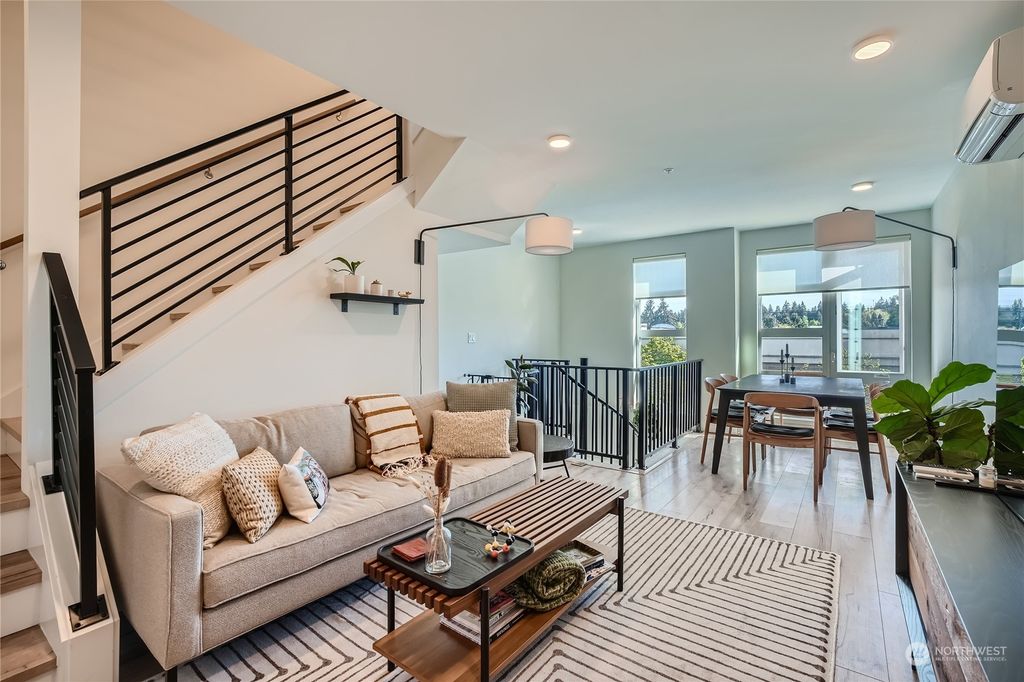 Photo of 1012 NE 112th Street, Seattle, WA 98125 (MLS # 2227837)