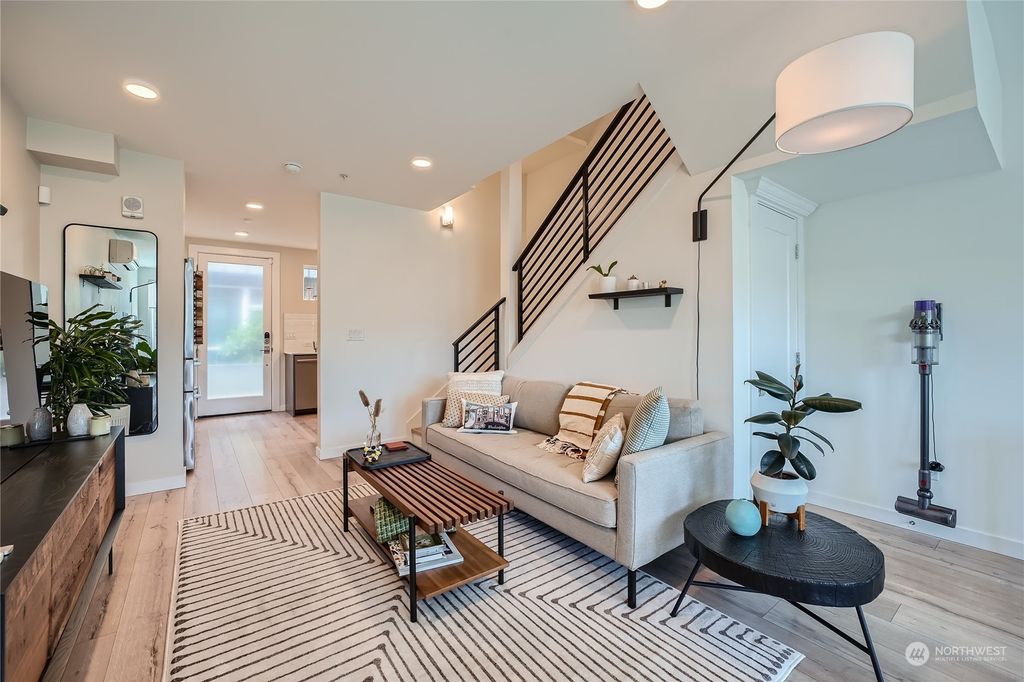 Photo of 1012 NE 112th Street, Seattle, WA 98125 (MLS # 2227837)