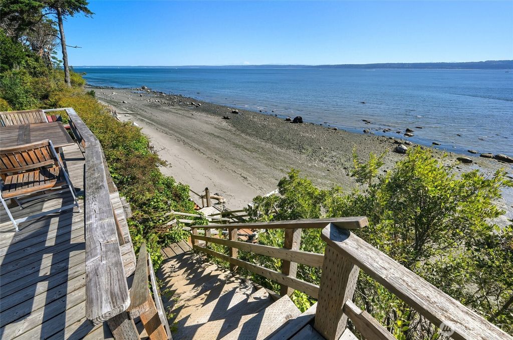 Photo of 376 Schwartz Road, Nordland, WA 98358 (MLS # 2477593)