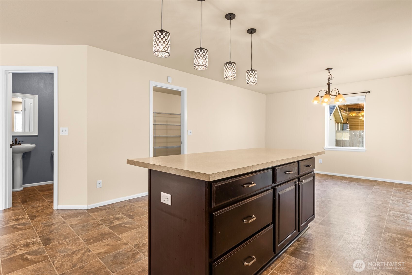 1408 Daffodil Avenue NE