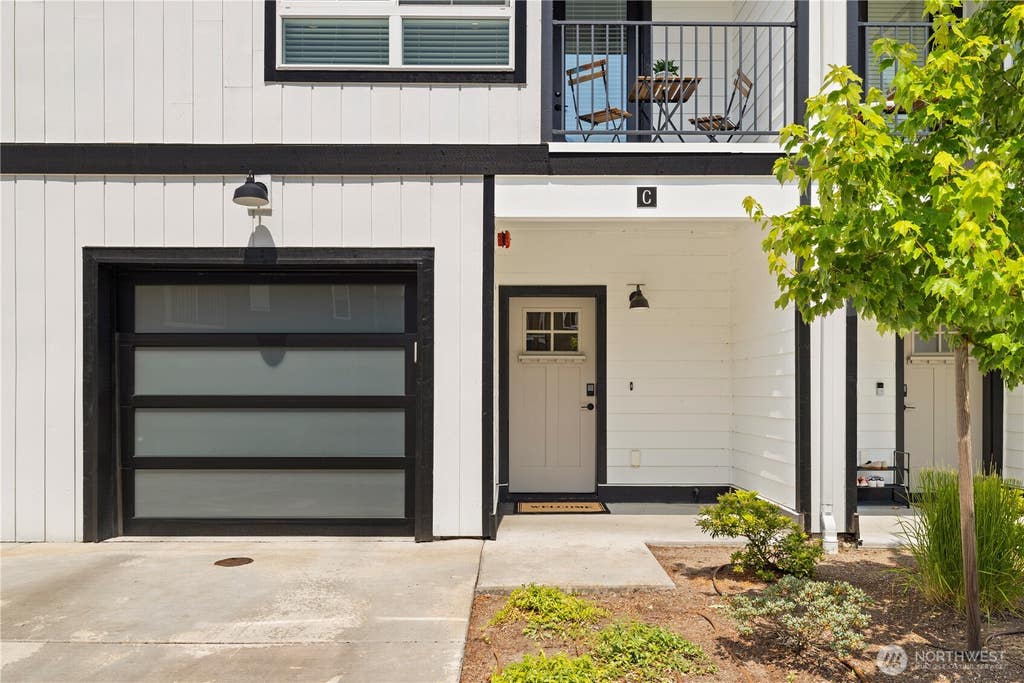Photo of 18527 1st Ave NE AVE #C, Shoreline, WA 98155 (MLS # 2568157)