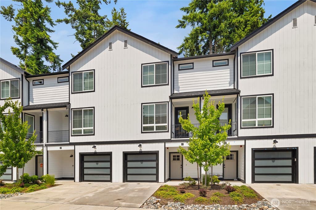 Photo of 18527 1st Ave NE AVE #C, Shoreline, WA 98155 (MLS # 2568157)