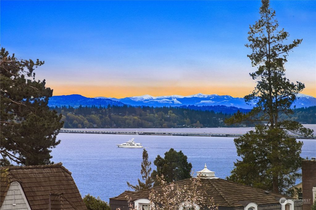 Photo of 4505 54th Avenue NE, Seattle, WA 98105 (MLS # 2145237)
