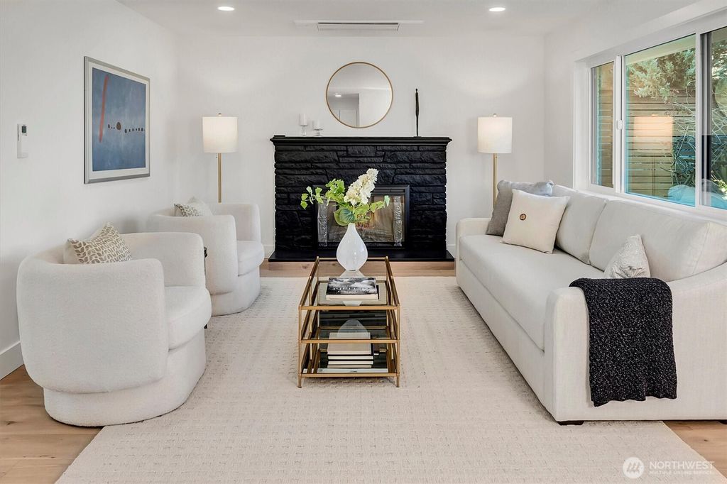 Photo of 505 W Kinnear Place, Seattle, WA 98119 (MLS # 2488618)