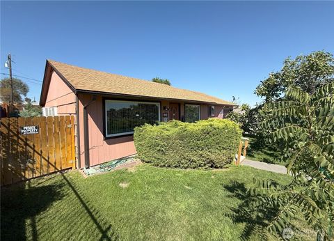 Photo of 614 W Loop Drive, Moses Lake, WA 98837 (MLS # 2419875)