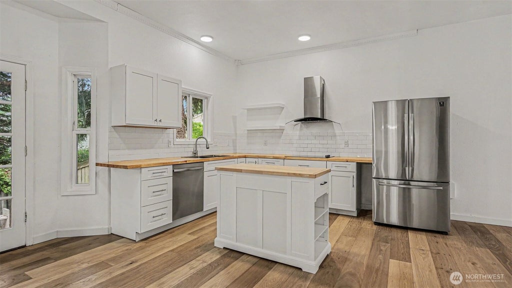 Photo of 9605 132nd Street, Kirkland, WA 98034 (MLS # 2543792)