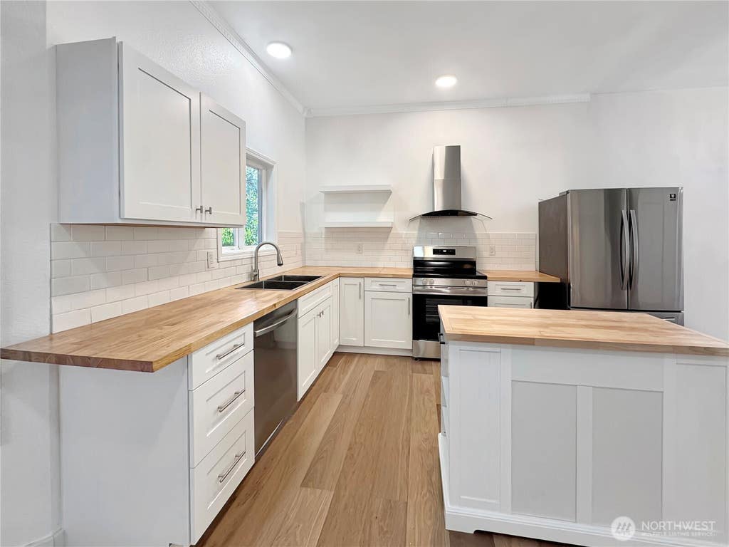Photo of 9605 132nd Street, Kirkland, WA 98034 (MLS # 2543792)