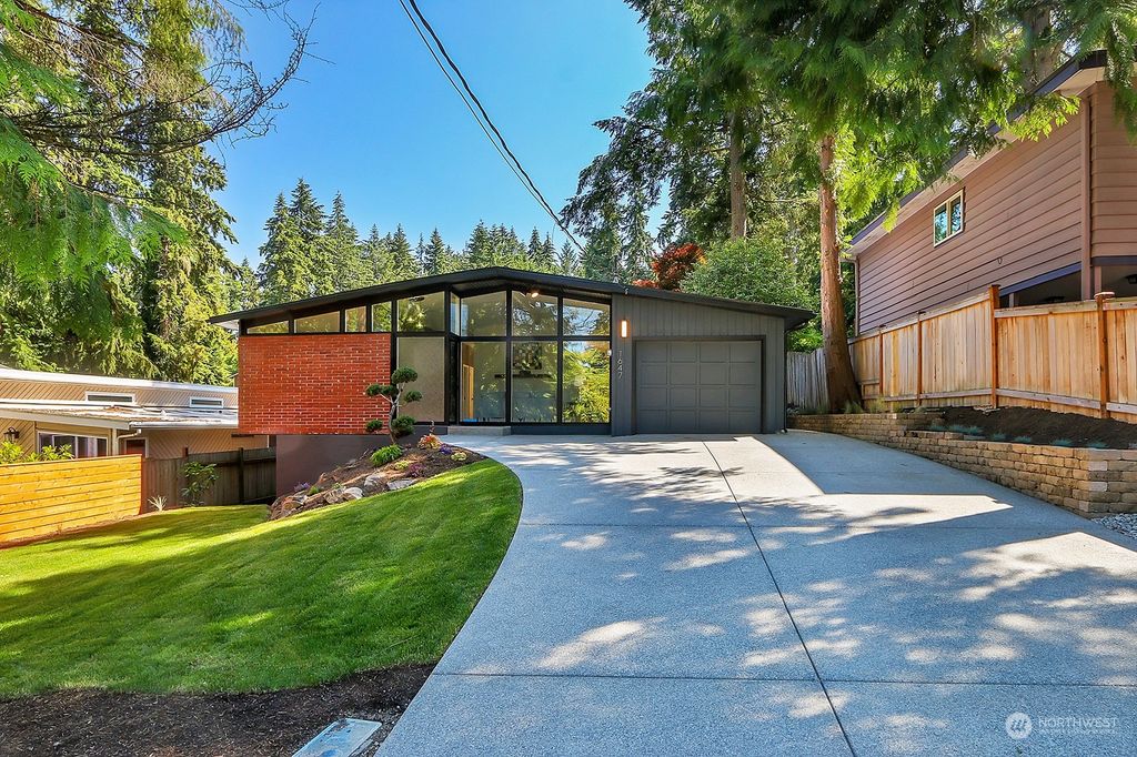 Photo of 1647 NE 186th Street, Shoreline, WA 98155 (MLS # 2254649)