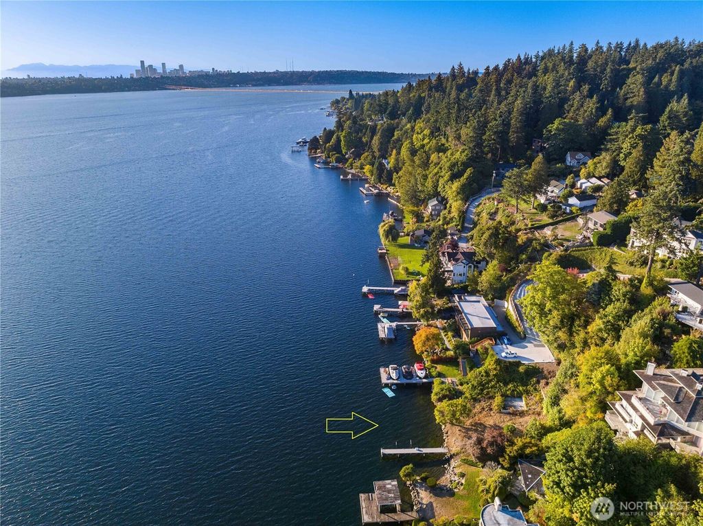 Photo of 4045 W Mercer Way, Mercer Island, WA 98040 (MLS # 2341235)