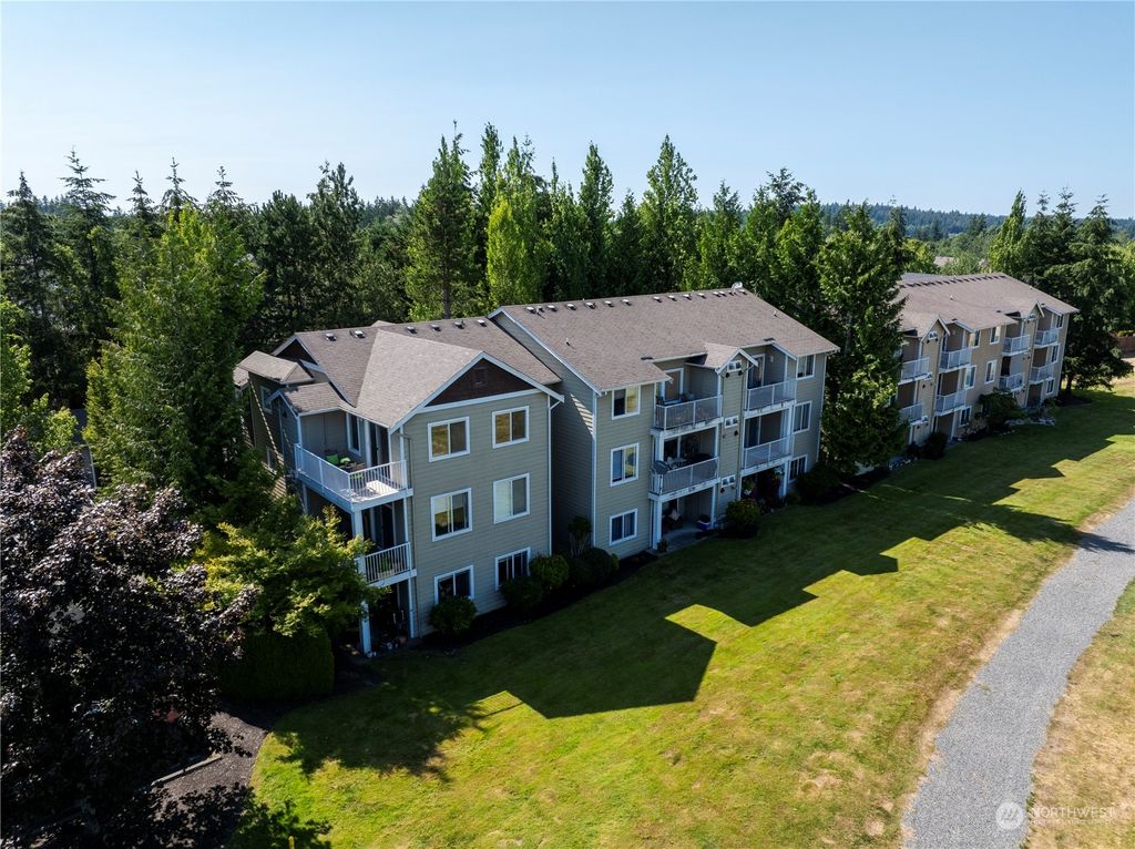 Photo of 710 240th Way SE #D303, Sammamish, WA 98074 (MLS # 2264004)