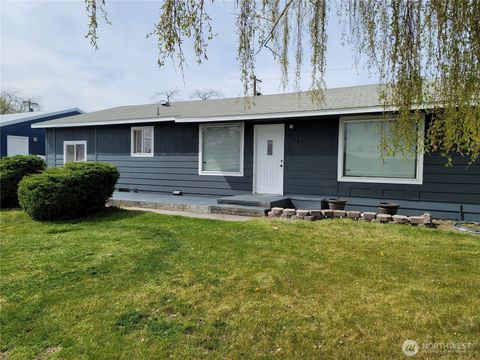 Photo of 2614 W Texas Street, Moses Lake, WA 98837 (MLS # 2502286)
