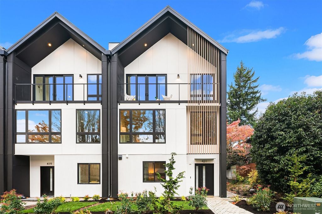 Photo of 417 99th Avenue NE, Bellevue, WA 98004 (MLS # 2453812)