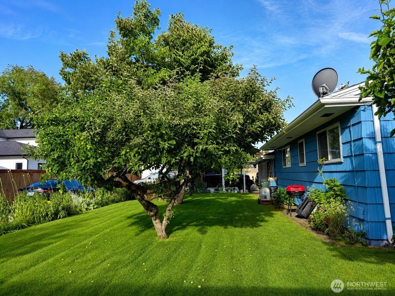 1323 Violet Meadow Street S