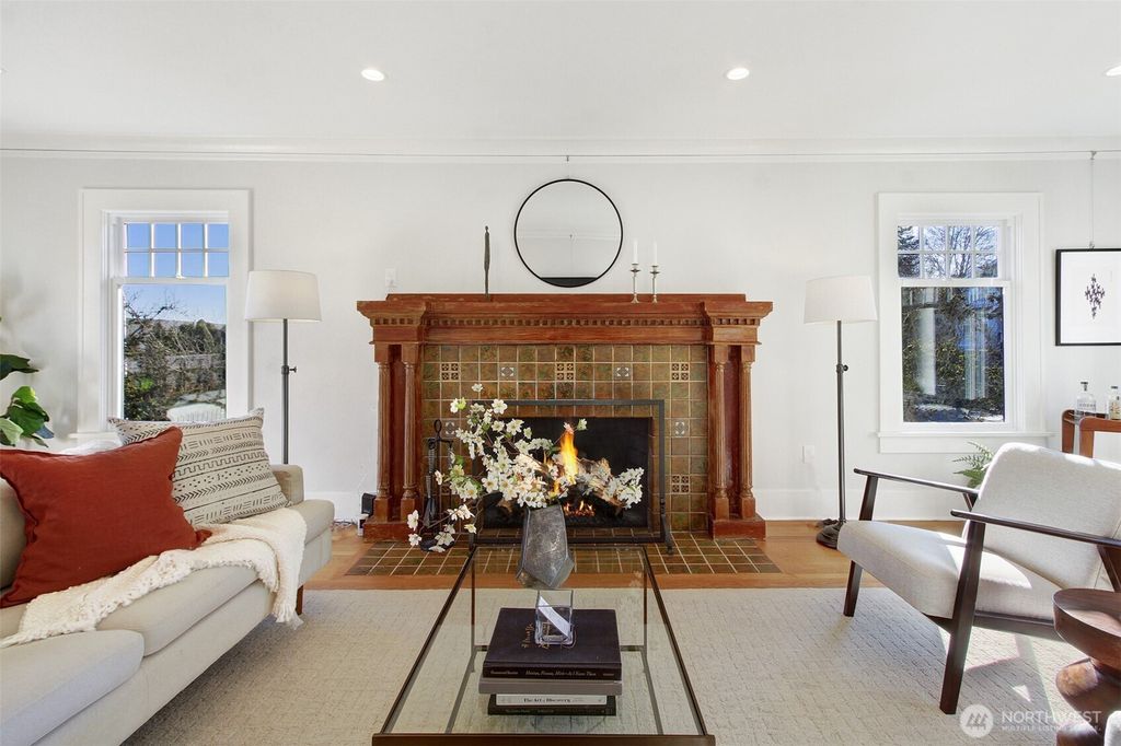 listing image 9364559893656192707