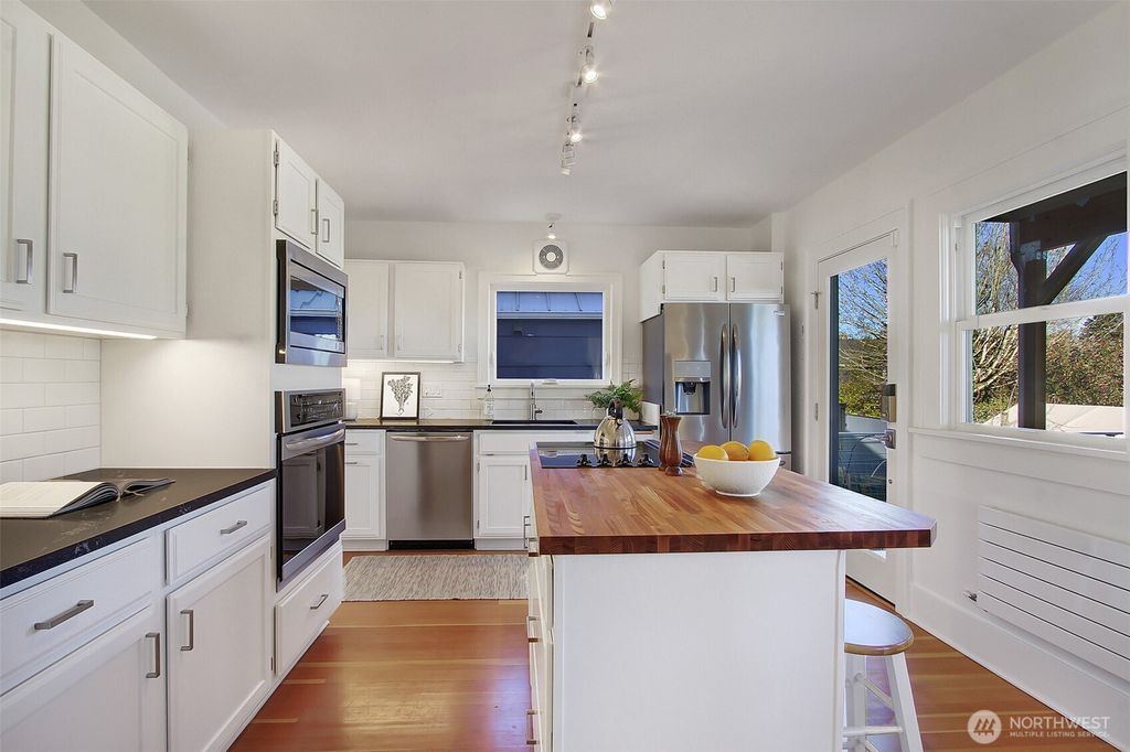 listing image 9364915233604758282