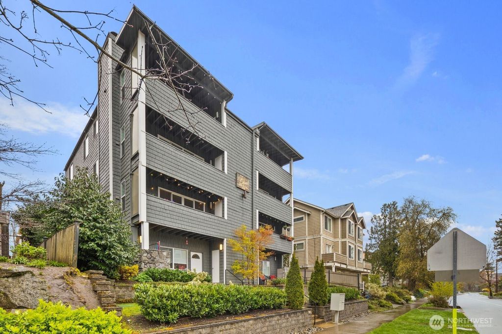 Photo of 1729 18th Avenue #201, Seattle, WA 98122 (MLS # 2494797)