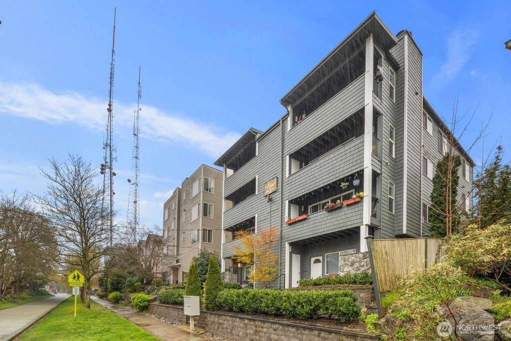 Photo of 1729 18th Avenue #201, Seattle, WA 98122 (MLS # 2494797)