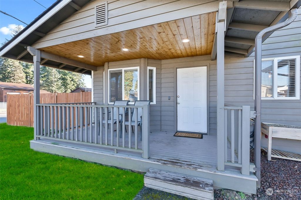 Photo of 102 W Alpine st St, Granite Falls, WA 98252 (MLS # 2324464)