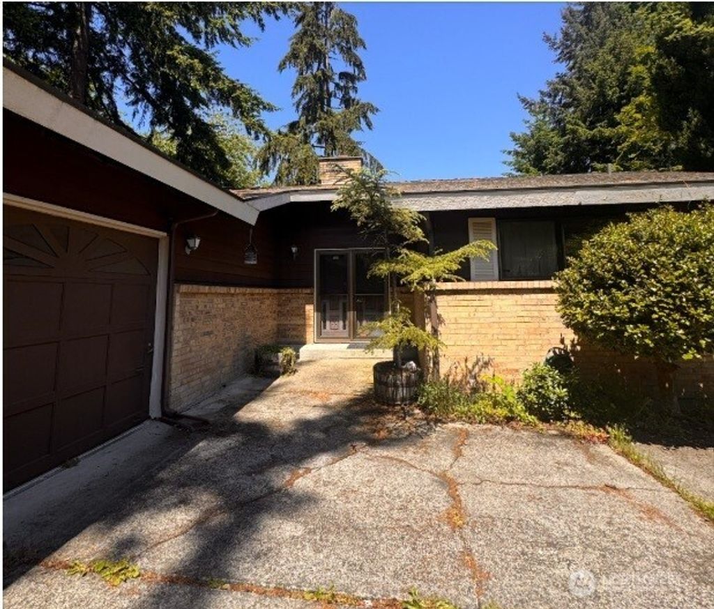 Photo of 621 SW 297th Street, Federal Way, WA 98023 (MLS # 2411303)