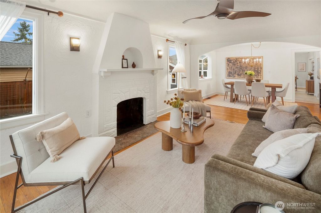 Photo of 915 N 92nd Street, Seattle, WA 98103 (MLS # 2465810)