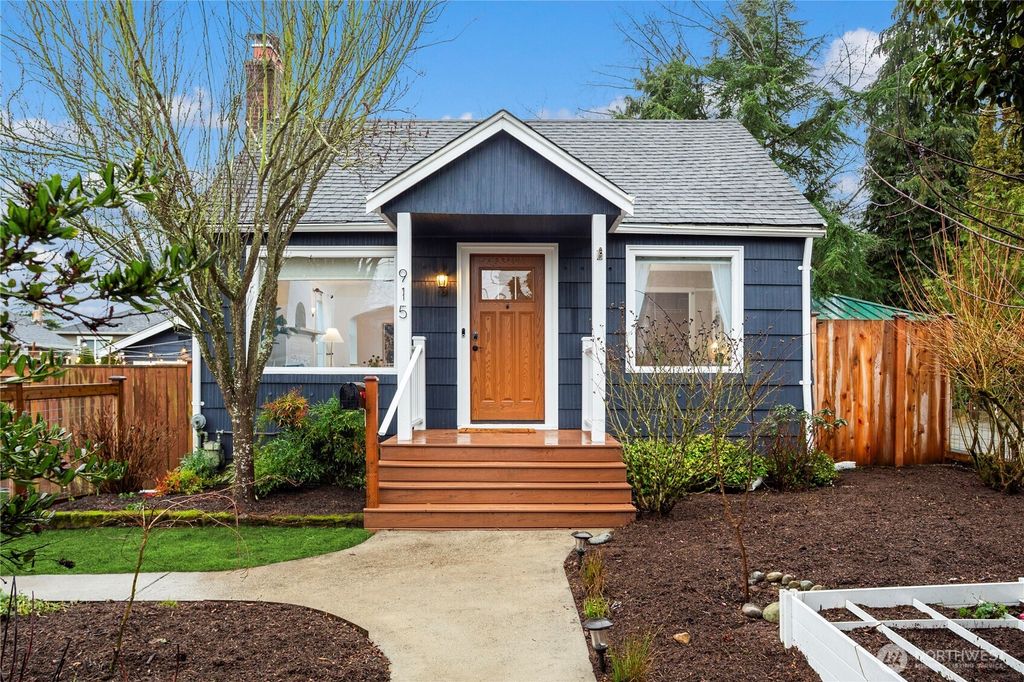 Photo of 915 N 92nd Street, Seattle, WA 98103 (MLS # 2465810)