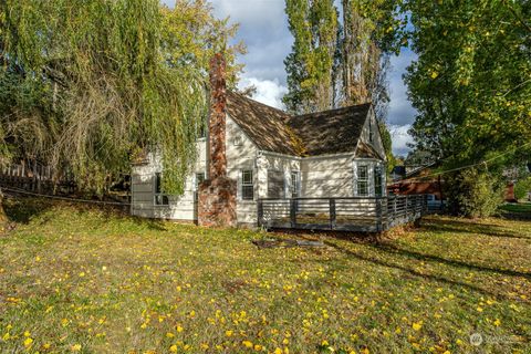 A home in Chehalis