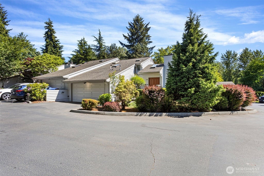 Photo of 10 143rd Avenue SE, Bellevue, WA 98007 (MLS # 2581037)