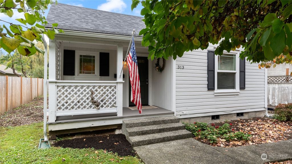 Photo of 313 N Kelsey Street, Monroe, WA 98272 (MLS # 2301583)