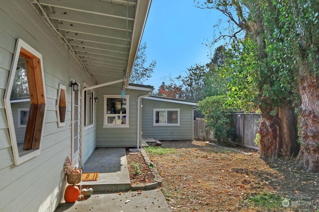 Photo of 2551 NE 204th Street, Shoreline, WA 98155 (MLS # 2010089)