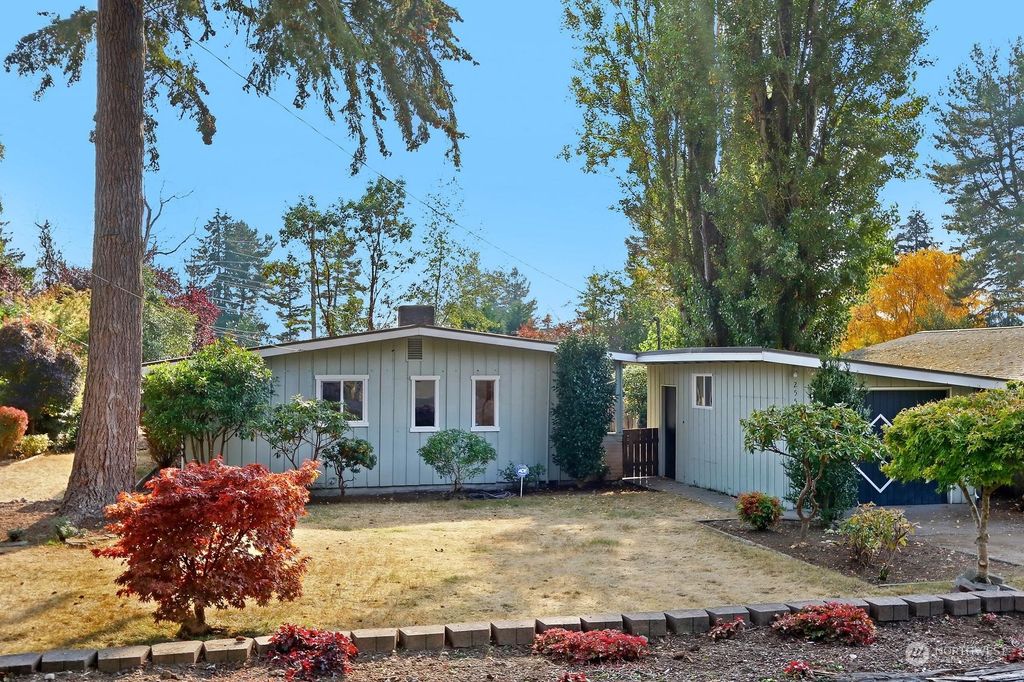 Photo of 2551 NE 204th Street, Shoreline, WA 98155 (MLS # 2010089)