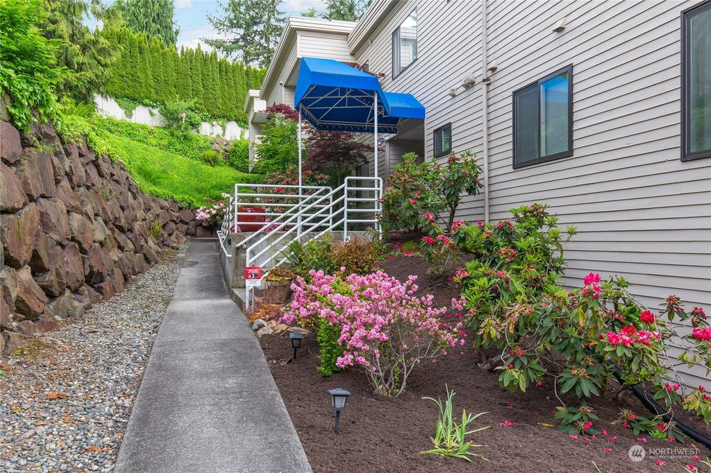 Photo of 5225 50th Avenue NE #106, Seattle, WA 98105 (MLS # 2003548)