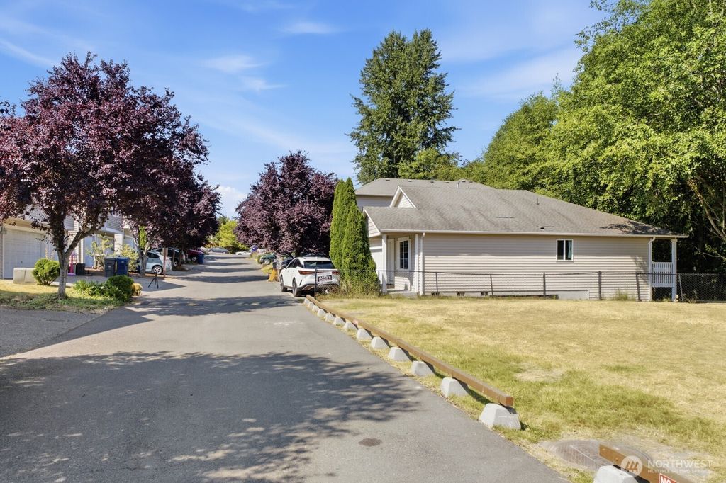 Photo of 15633 26th Ave W AVE #18, Lynnwood, WA 98087 (MLS # 2550416)