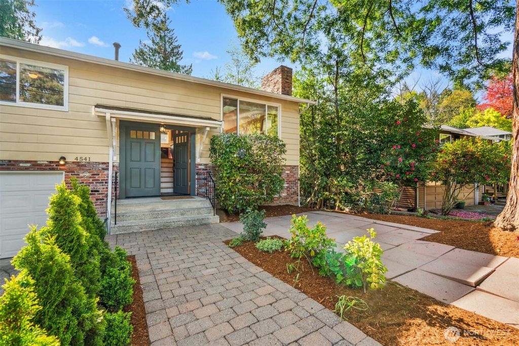 Photo of 4541 88th Avenue SE, Mercer Island, WA 98040 (MLS # 2366554)