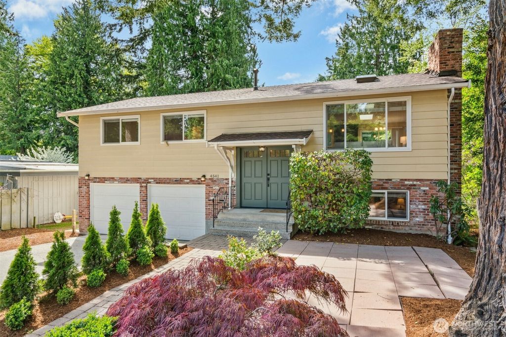Photo of 4541 88th Avenue SE, Mercer Island, WA 98040 (MLS # 2366554)