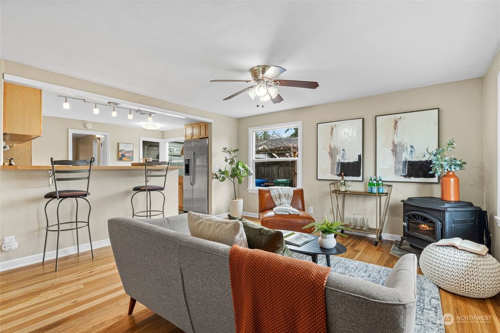 Photo of 11322 14th Avenue NE, Seattle, WA 98125 (MLS # 2041236)