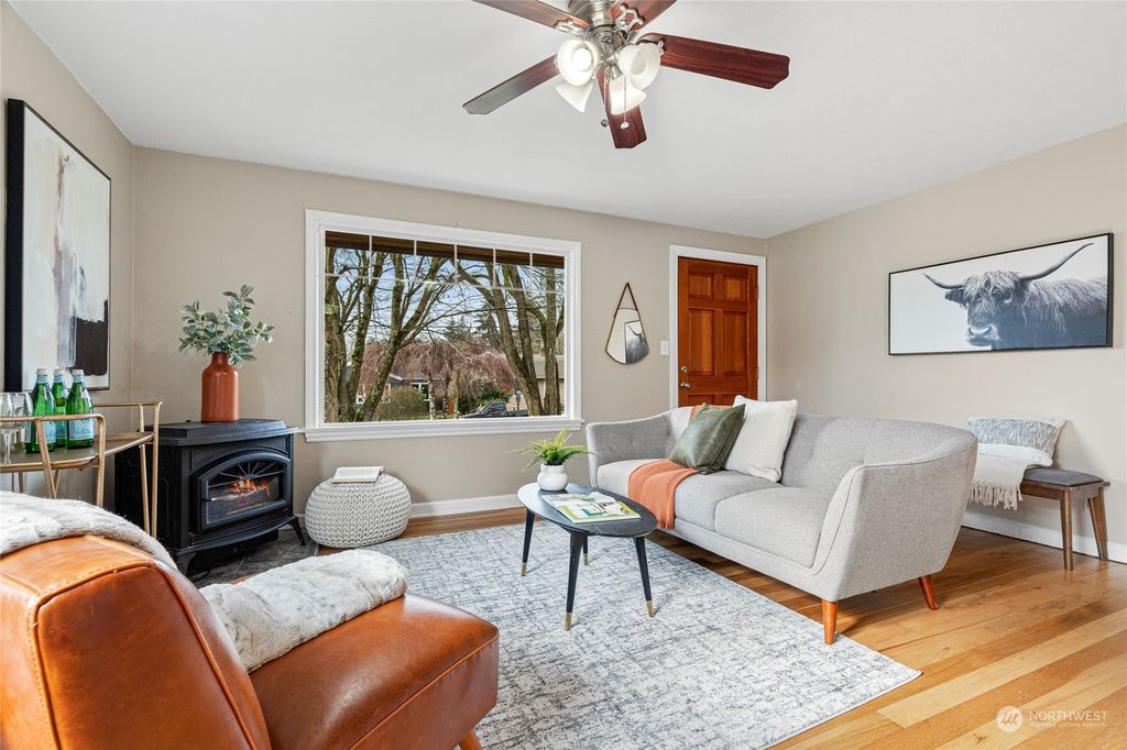 Photo of 11322 14th Avenue NE, Seattle, WA 98125 (MLS # 2041236)