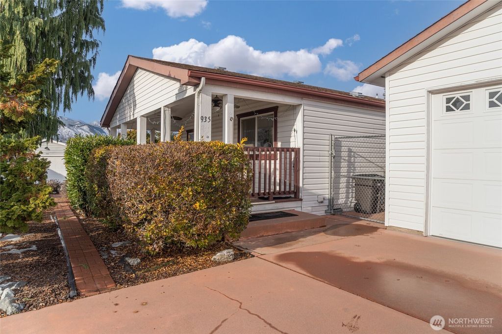 Photo of 935 Sunrise Drive, Manson, WA 98831 (MLS # 2465780)