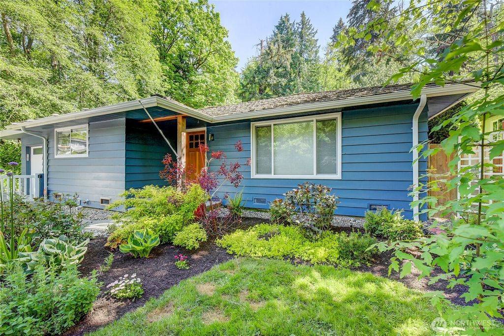 Photo of 1010 Main Street, Edmonds, WA 98020 (MLS # 2518101)