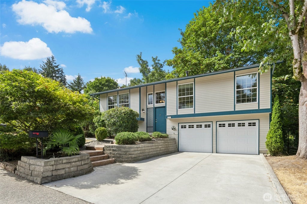 Photo of 4621 123rd Avenue SE, Bellevue, WA 98006 (MLS # 2571366)