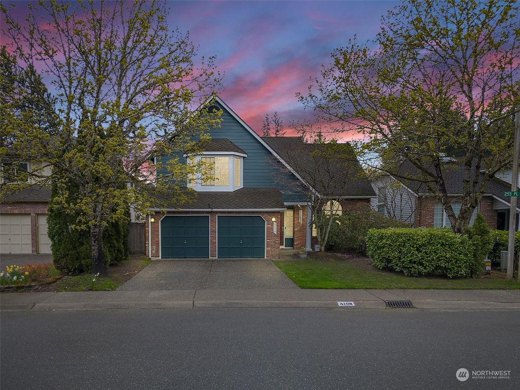Photo of 4208 255th Place SE, Sammamish, WA 98029 (MLS # 2064073)