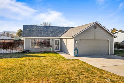 Photo of 247 H Street SE, Ephrata, WA 98823 (MLS # 2472381)