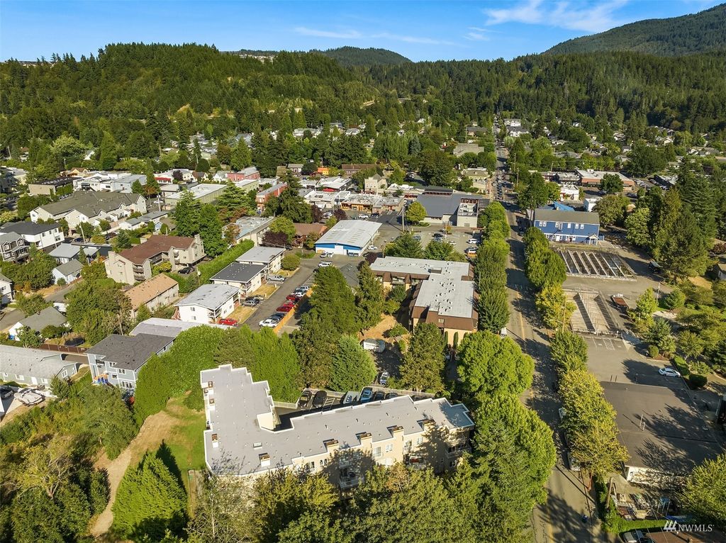 Photo of 140 W Sunset Way #5, Issaquah, WA 98027 (MLS # 1994018)
