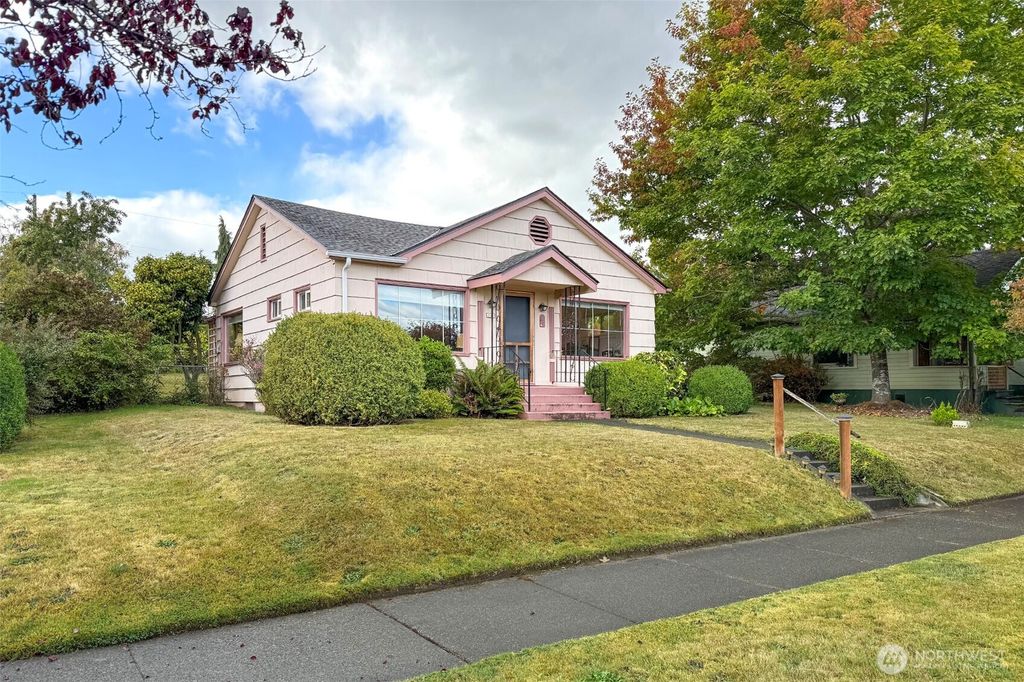 Photo of 216 E 10TH Street, Port Angeles, WA 98362 (MLS # 2448348)