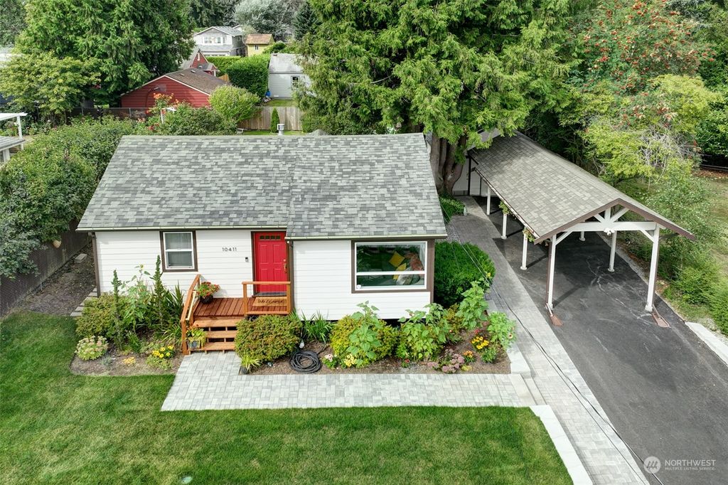 Photo of 10411 2nd Place SW, Seattle, WA 98146 (MLS # 2287283)