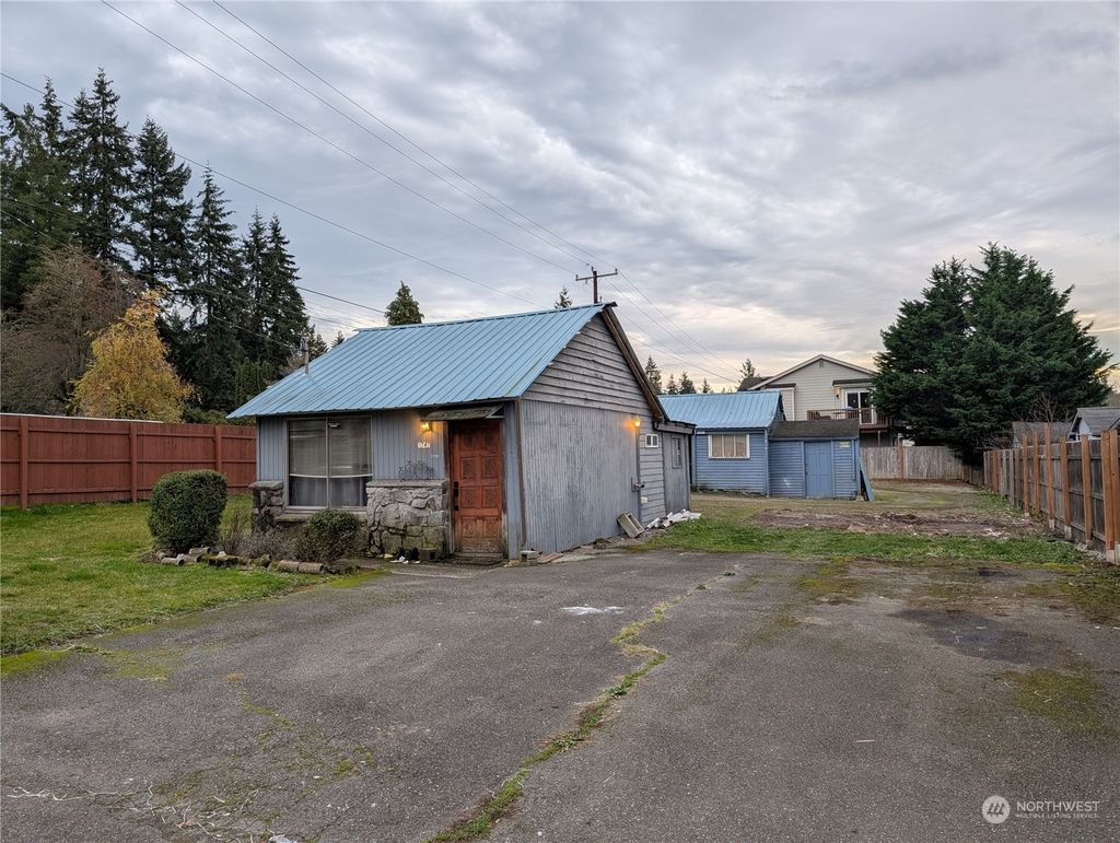 Photo of 1747 NE 147th Street, Shoreline, WA 98155 (MLS # 2313248)