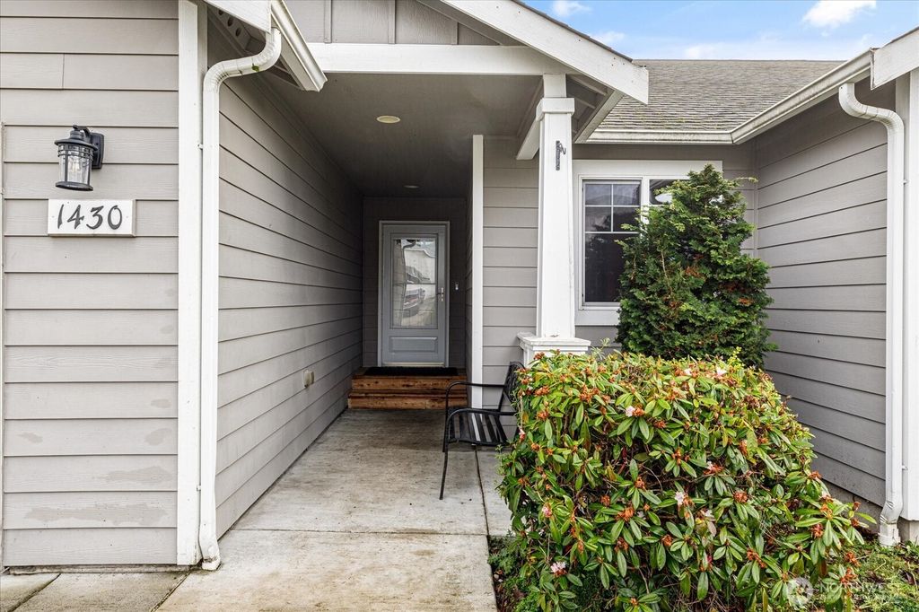 Photo of 1430 NW Camellia Loop, Oak Harbor, WA 98277 (MLS # 2511730)