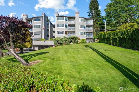 Photo of 424 14th Street #101, Bellingham, WA 98225 (MLS # 2527151)
